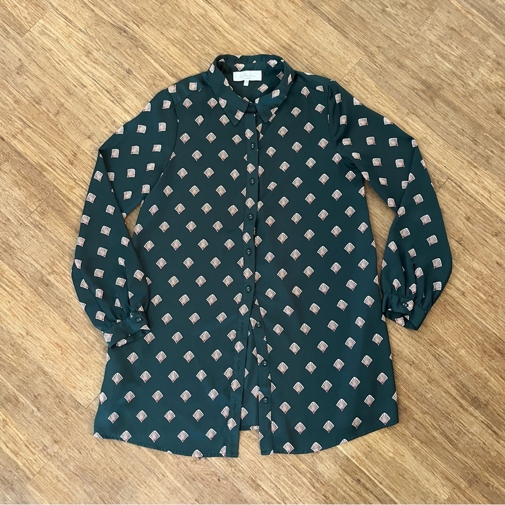 L'Academie Seashell Print
Classic Blouse, Sz S